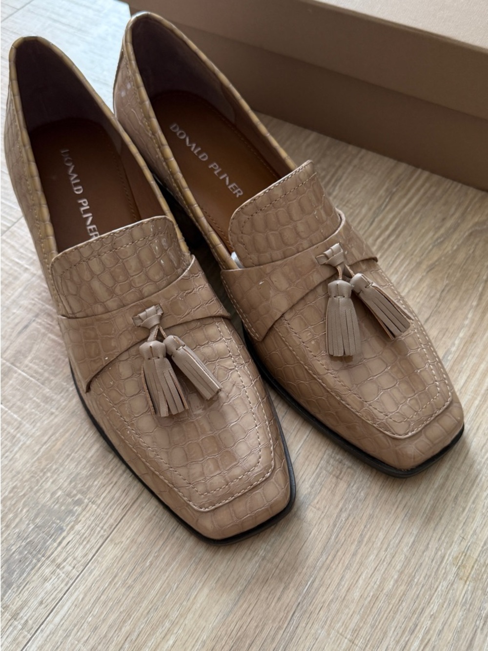 Donald J. Pliner Women’s croco patent mushroom Beige Tassel Loafers size 10